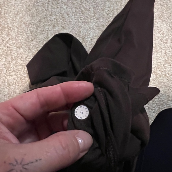 Lululemon Align Crops size 6 - Picture 4 of 4